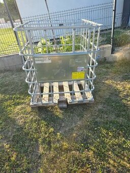 Paleta s rámom na IBC kont.