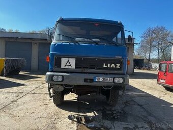Liaz hákový nosič kontajnerov 4x4