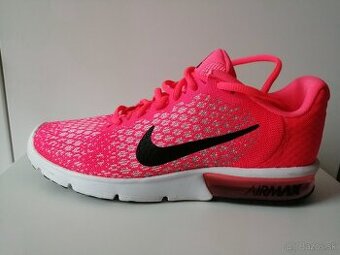 NIKE AIR MAX