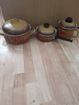 Hrnce s pokrievkou