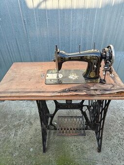Starožitný šijací stroj