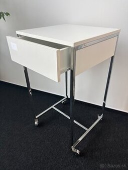 Vysoký predajný stolík– položka 152 - 1