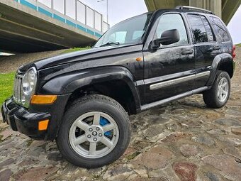 Jeep Cherokee 2,8CRD /120kw A/T facelift/BEZ KOROZIE /SERVIS