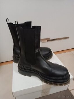 Dámske kotníkové celokožené topánky