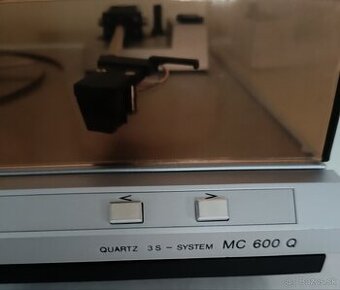 Gramofón Tesla MC 600Q.