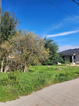 EXKLUZÍVNE, pekný 5,8á stavebný pozemok