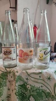 fľaše od limonády z konca 80 a začiatku 90 rokov