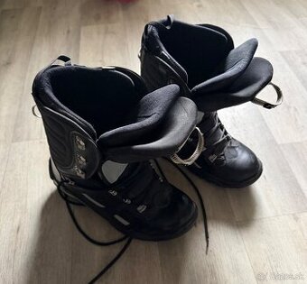 Predám boty na snowboard