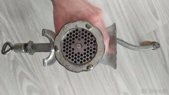 Mlynček na mäso 10