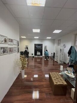 ODSTÚPIM ZABEHNUTÝ KADERNÍCKY SALÓN V CENTRE NITRY