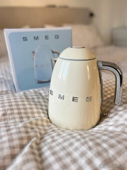 Smeg kanvica KLF03CREU krémová