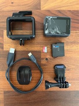 Nadpis: GoPro Hero (2018) poškodená, s príslušenstvom
