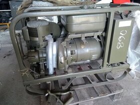 Motor z vojenskej centrály, dvojvalec, - 1