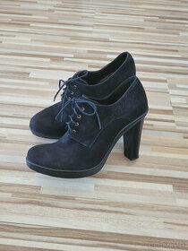 Čierne kožené kotníkové topánky