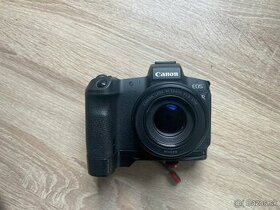 Canon R - Top stav