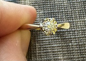 Zlatý zásnubný prsteň s 0,15 ct diamantom Doklad+certifikát