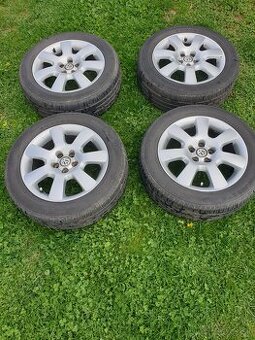 Predam 16 elek+letne gumy 205/55r16 Barum Bravuris 3