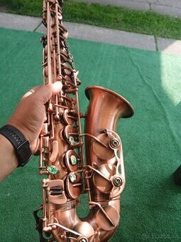Predám NOVÝ PEKNÝ- alt saxofón SLADE-USA
