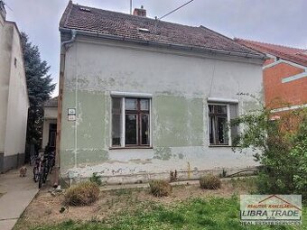 Rodinný dom na predaj s pekným pozemkom v Štúrove.