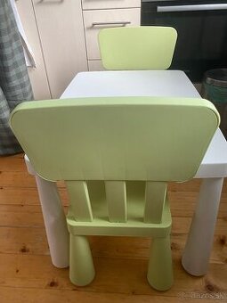 Detsky stolik a 2 stolicky