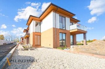 ALL INCLUSIVE I 3 IZBOVÉ BYTY S TERASOU, SO ZÁHRADOU + 2 PAR