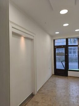 Prenajom obchodného priestoru s parkovanim v centre Trencina