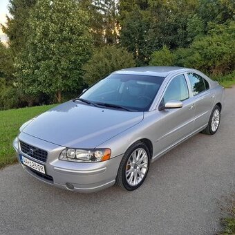 VOLVO S60 2.4 D MOMENTUM