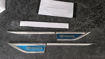 Toytoa kovovy emblem na bok alebo dvere