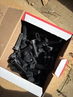 Hmoždinka pre viazacie pásky