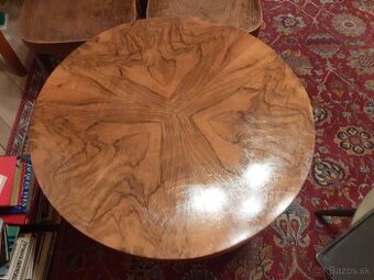 Starožitný príručný stolík – okrúhly