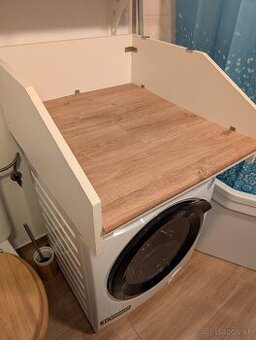 Prebaľovací pult na práčku