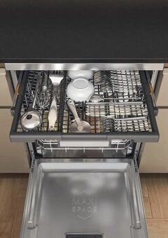 WHIRLPOOL W7FHS51X voľne stojaca umývačka riadu 60 cm