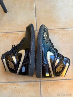 Air Jordan 1 Retro High Black Metallic Gold