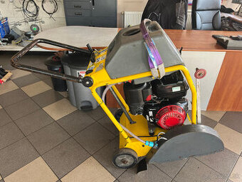 Rezačka špar pila na beton asfalt Wacker Neuson BFS 1345