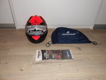 Predam krasnu novu vyklapaciu moto prilbu SHARK EVO GT SEAN