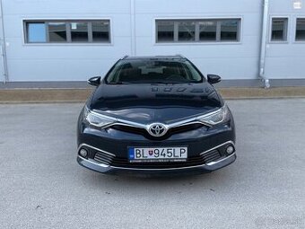 Toyota Auris 1.6i, automat, combi 235000