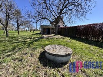 Pozemok s nádherným výhľadom na Skalicu–vinohrad so sklepom