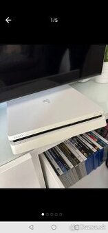 Playsrarion4slim 500 GB plus 2 ovládače 9 hiie