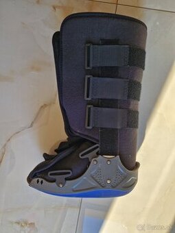 Orteza na zlomeny clenok, moonboot