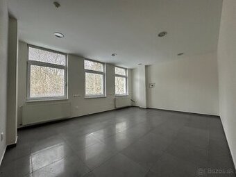 NA PRENÁJOM zrekonštruovaná kancelária - 29 m2
