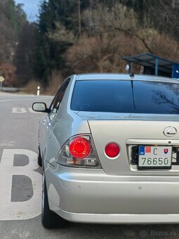 Lexus IS200