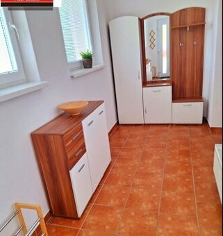 PREDAM PREDSIENOVU ZOSTAVU S KOMODOU