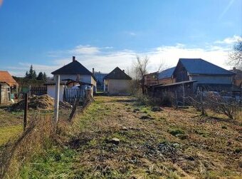 PREDAJ - Slnečný Pozemok 549 m2 so starým Rodinným Domom