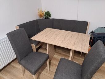 Rohová lavica + 2 stoličky a rozkladá stôl