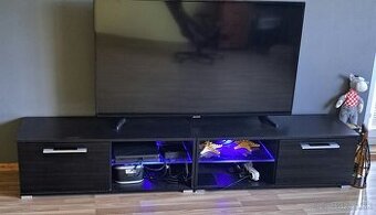 Skrinka pod TV