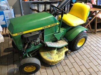 John Deere 100