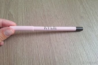 Kylie Jenner ceruzka na oči