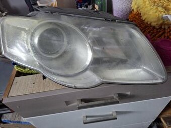Predam svetlo na passat b6