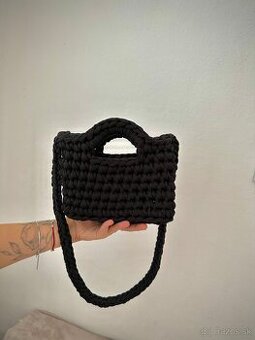 Ručne háčkovaná mini kabelka