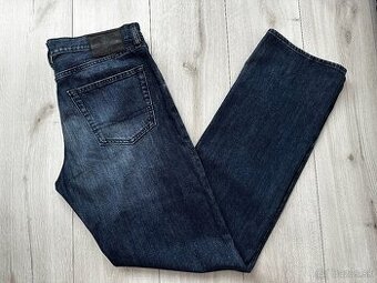 Pánske,kvalitné džínsy HUGO BOSS - velkosť - 34/36